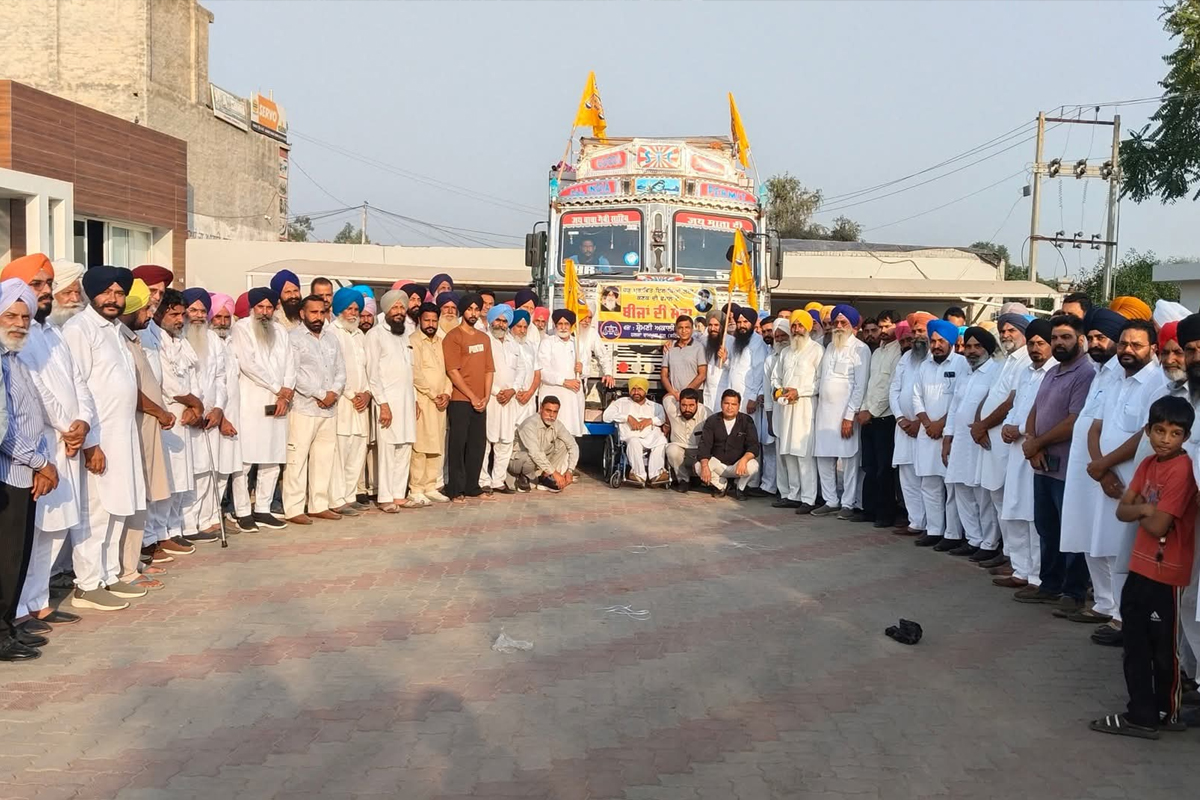 “ਸਿਕੰਦਰ ਸਿੰਘ ਮਲੂਕਾ” ਦੀ ਅਗਵਾਈ ਹੇਠ ਹੜ ਪੀੜਤਾਂ ਲਈ “300 ਕੁਇੰਟਲ ਕਣਕ” ਬੀਜ ਦਾ ਟਰੱਕ ਰਵਾਨਾ