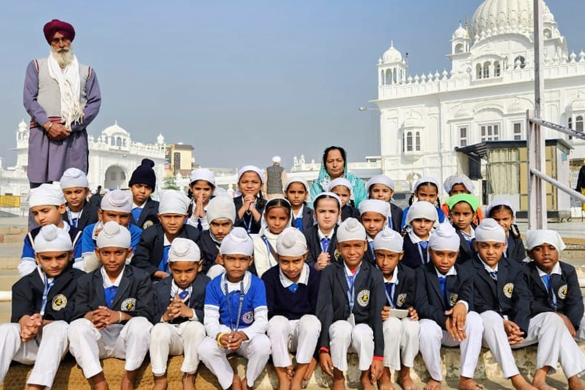 ਮਾਤਾ ਸਾਹਿਬ ਕੌਰ ਮਾਡਰਨ ਸੀਨੀਅਰ ਸੈਕੰਡਰੀ ਸਕੂਲ ਭਰੋਵਾਲ ਦੇ ਵਿਦਿਆਰਥੀਆਂ ਨੇ ਧਾਰਮਿਕ ਟੂਰ ਲਗਾਇਆ